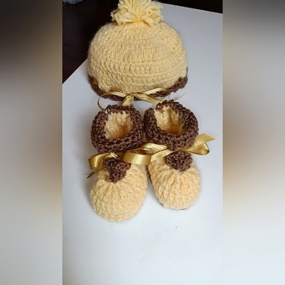 baby shoes matching beanie